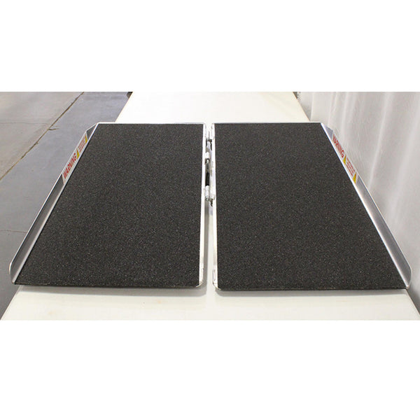 The SFW330 singlefold ramp by Prairie View Industries features an anti-slip, high-traction surface. Folds up and carries like a suitcase. Easy to set up. Length: 36”; Width: 30”;